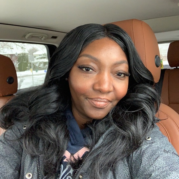 Meet your Posher, Johana - Picture 1 of 1